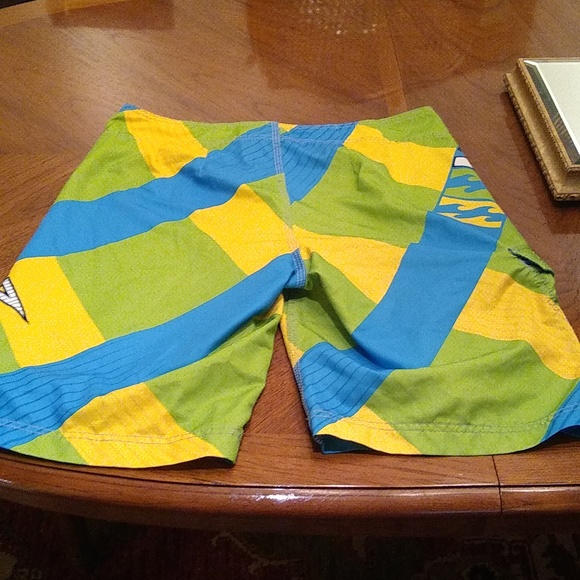 Board shops swim shorts - Picture 2 of 4